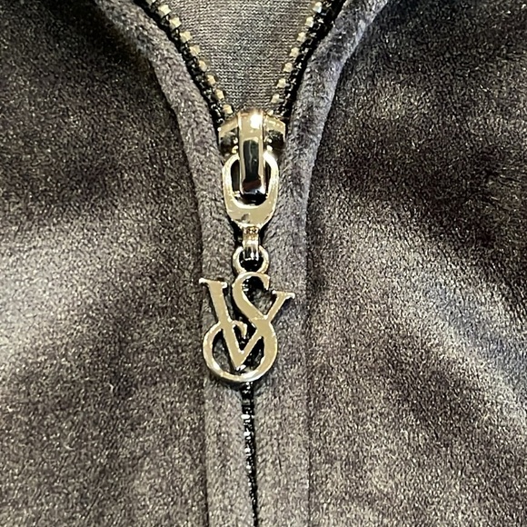 VICTORIAS SECRET ON POINT - Picture 3 of 7